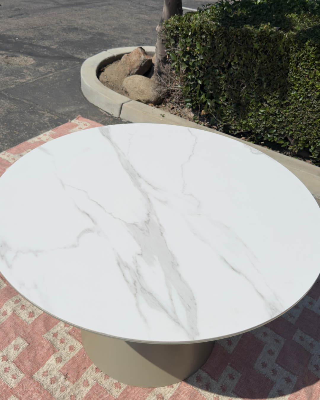 Modus Furniture Winston Round 47" Dining Table