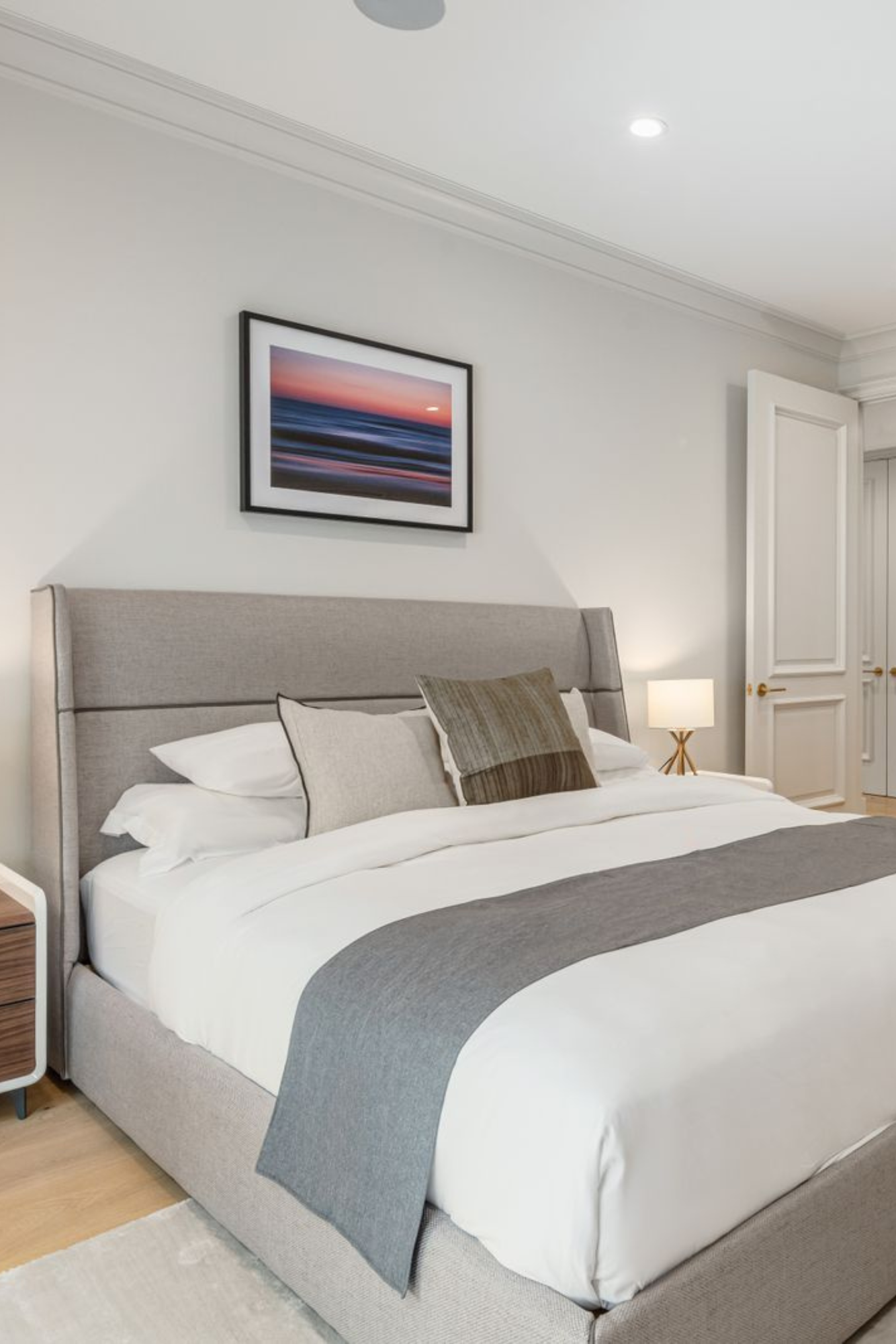 MODLOFT Bond Platform Bed King Size