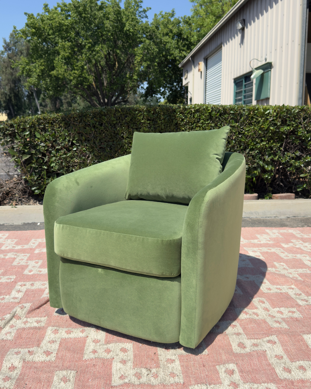 Benchmade Modern Astrid Swivel Chair