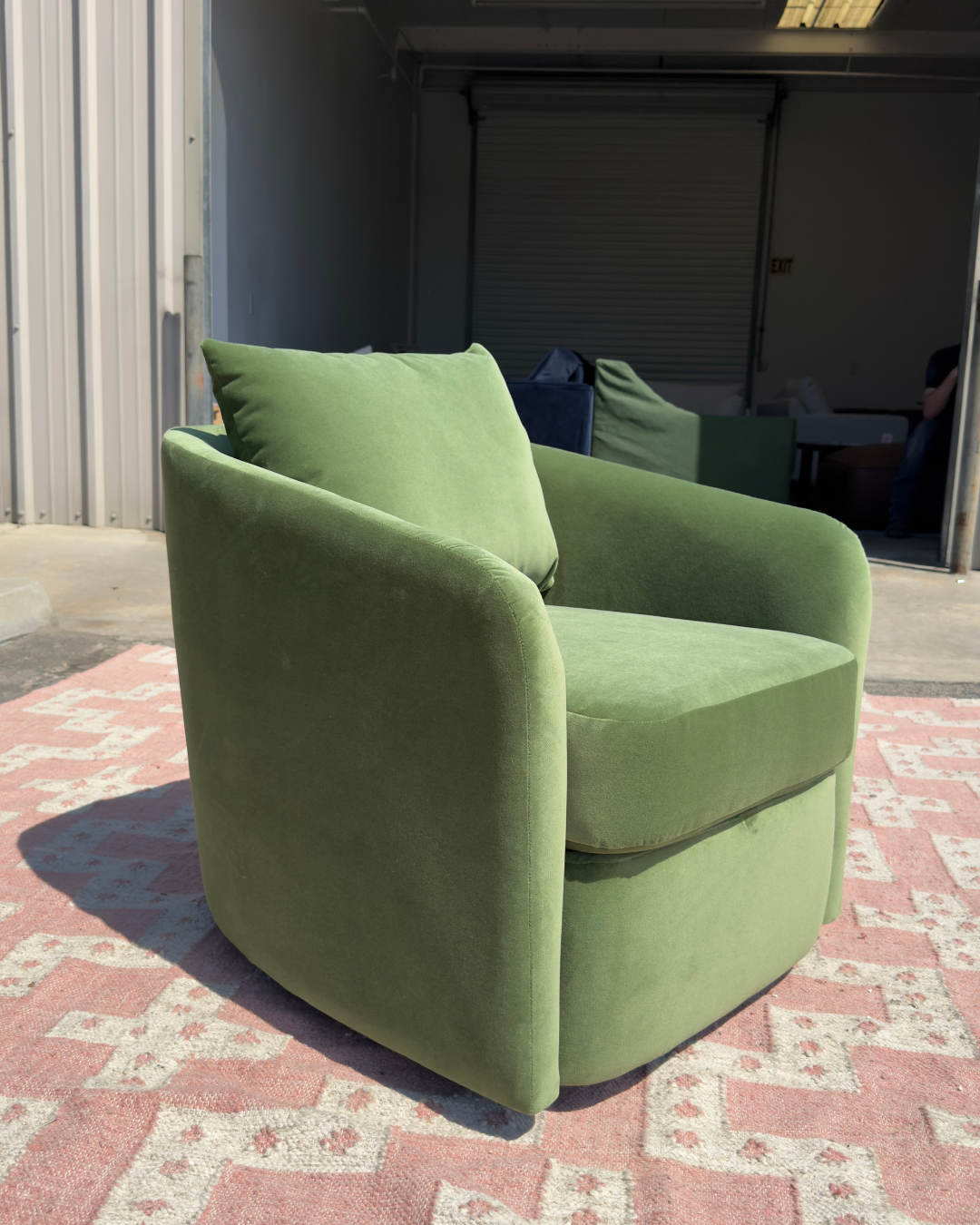 Benchmade Modern Astrid Swivel Chair