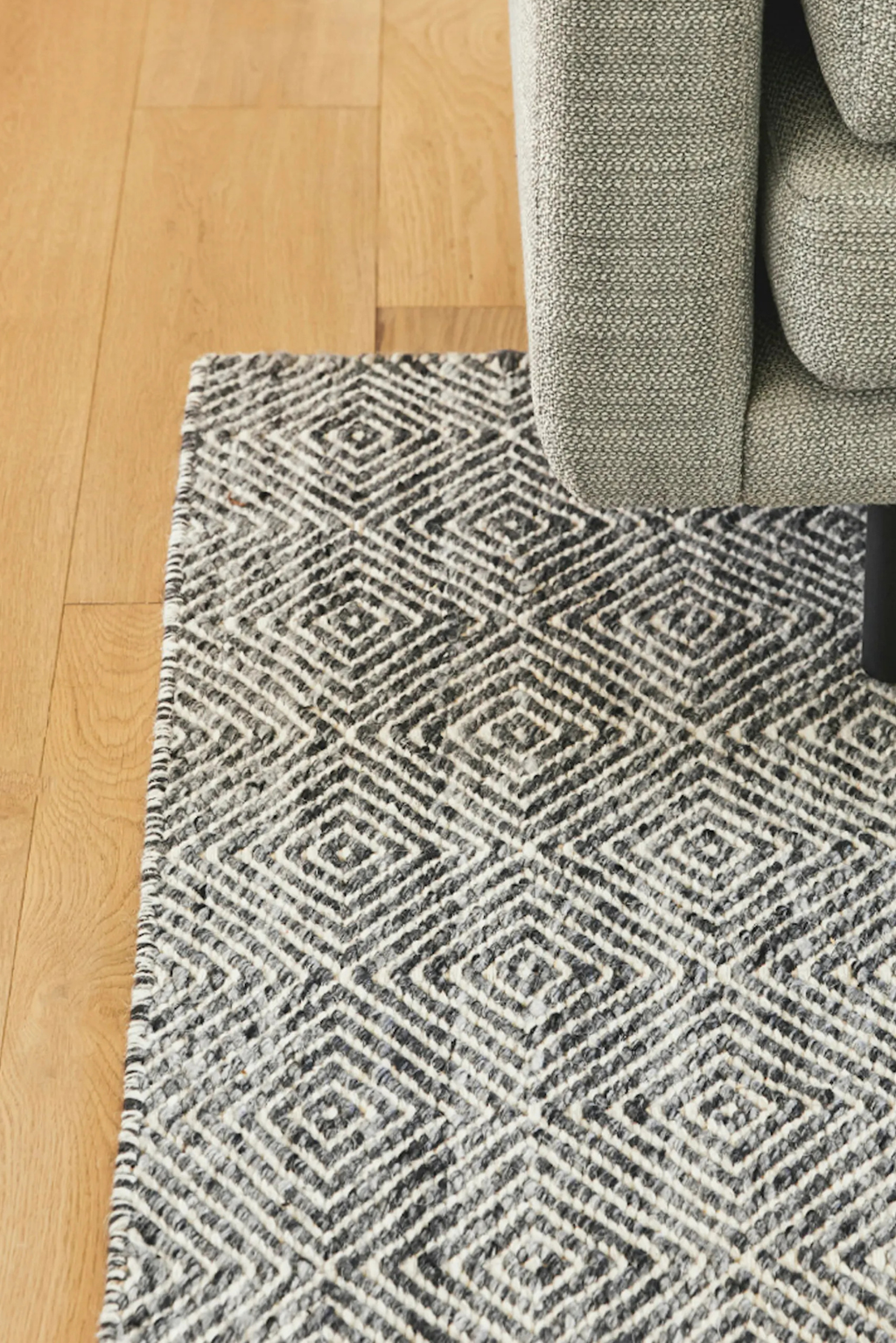 Article Bovi 8 X 10 Rug - Silver Gray
