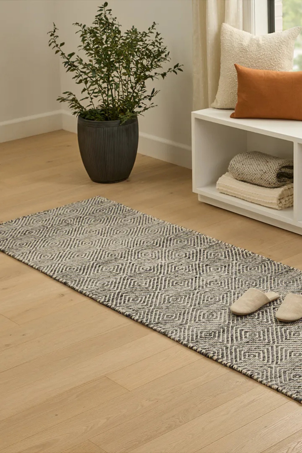 Article Bovi 2.5 X 8 Runner - Silver Gray