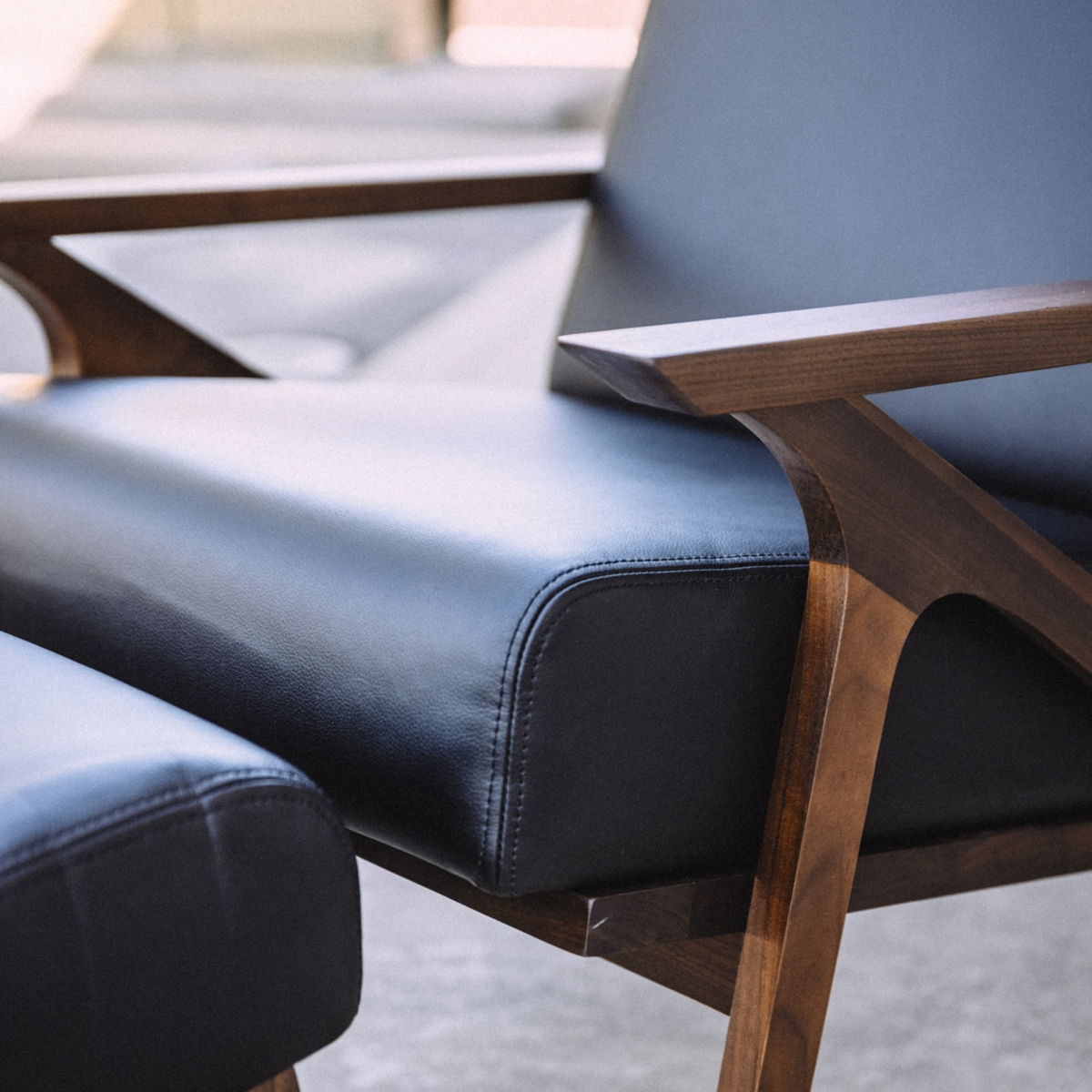 Article Otio 26" Leather Lounge Set - Walnut And Black