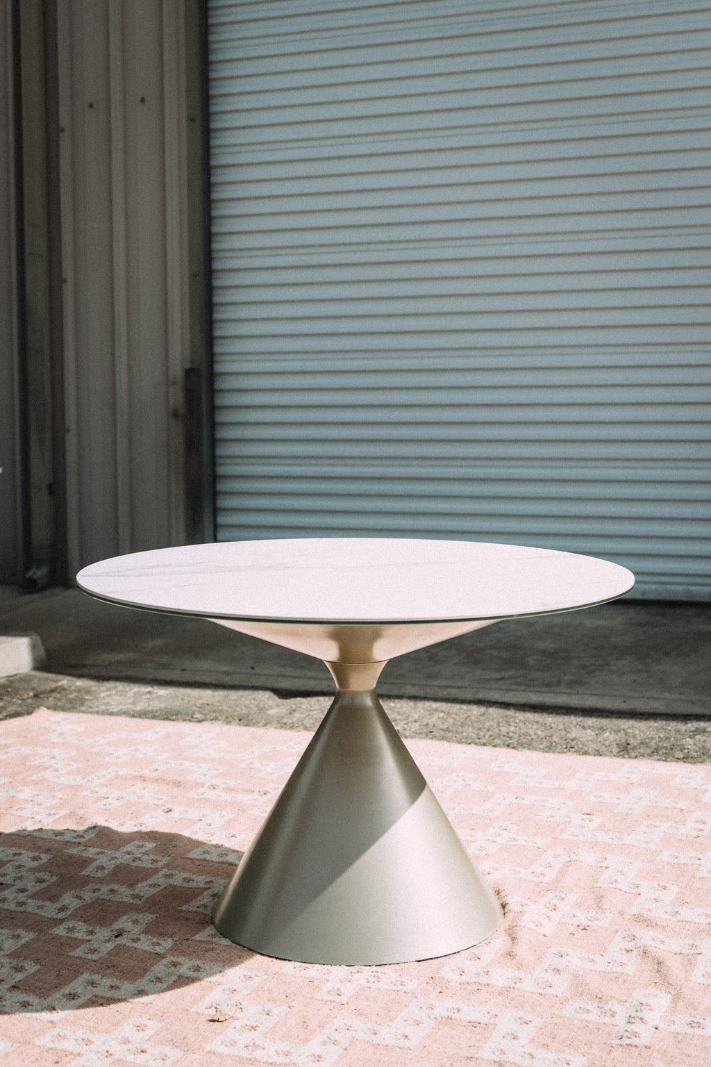 Modus Furniture Winston Round 47" Dining Table