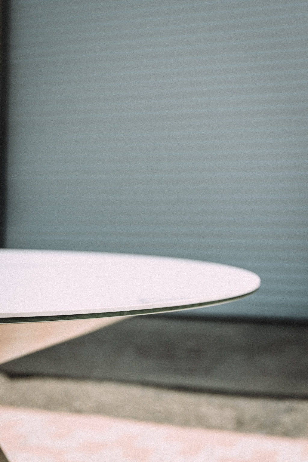 Modus Furniture Winston Round 47" Dining Table