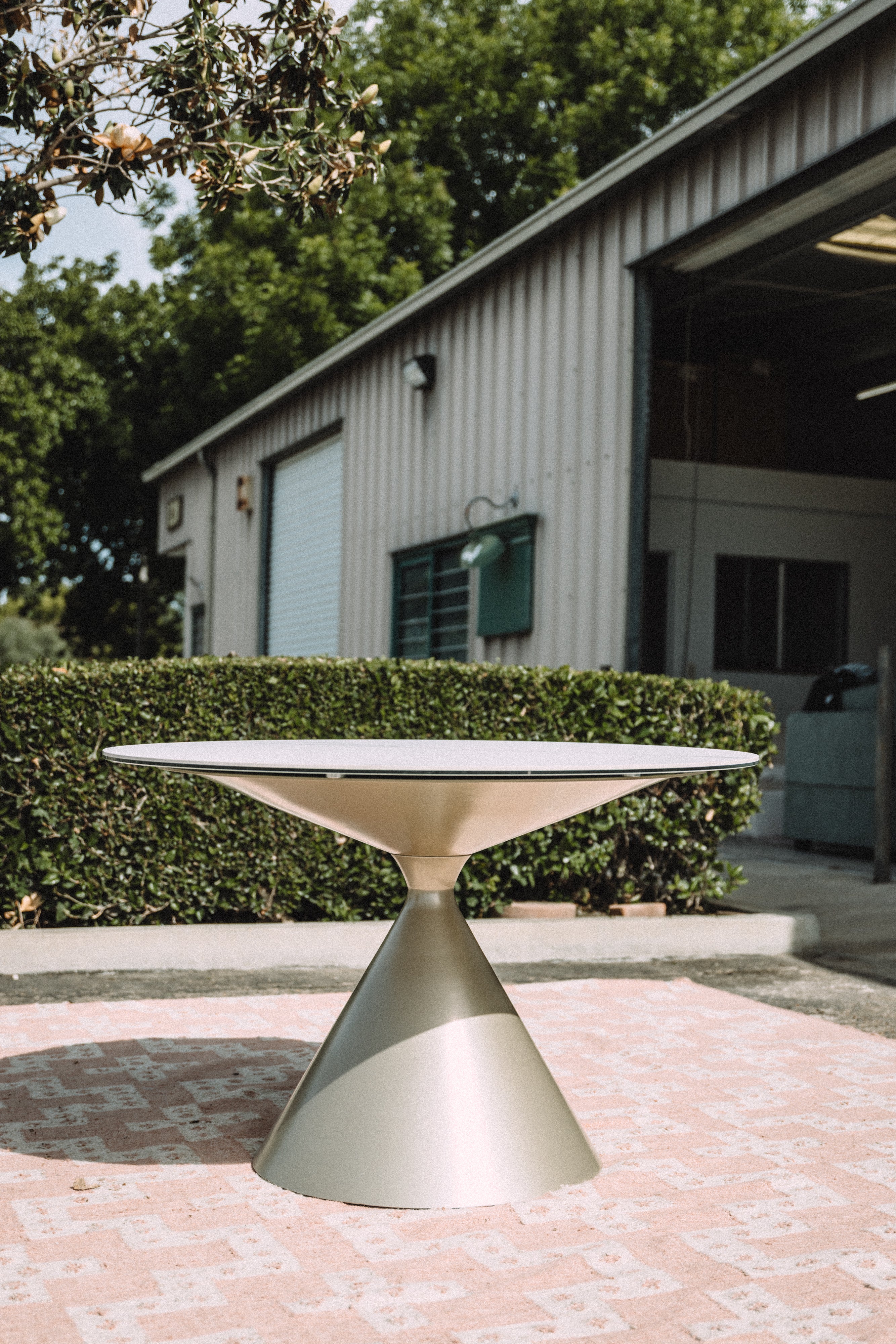 Modus Furniture Winston Round 47" Dining Table