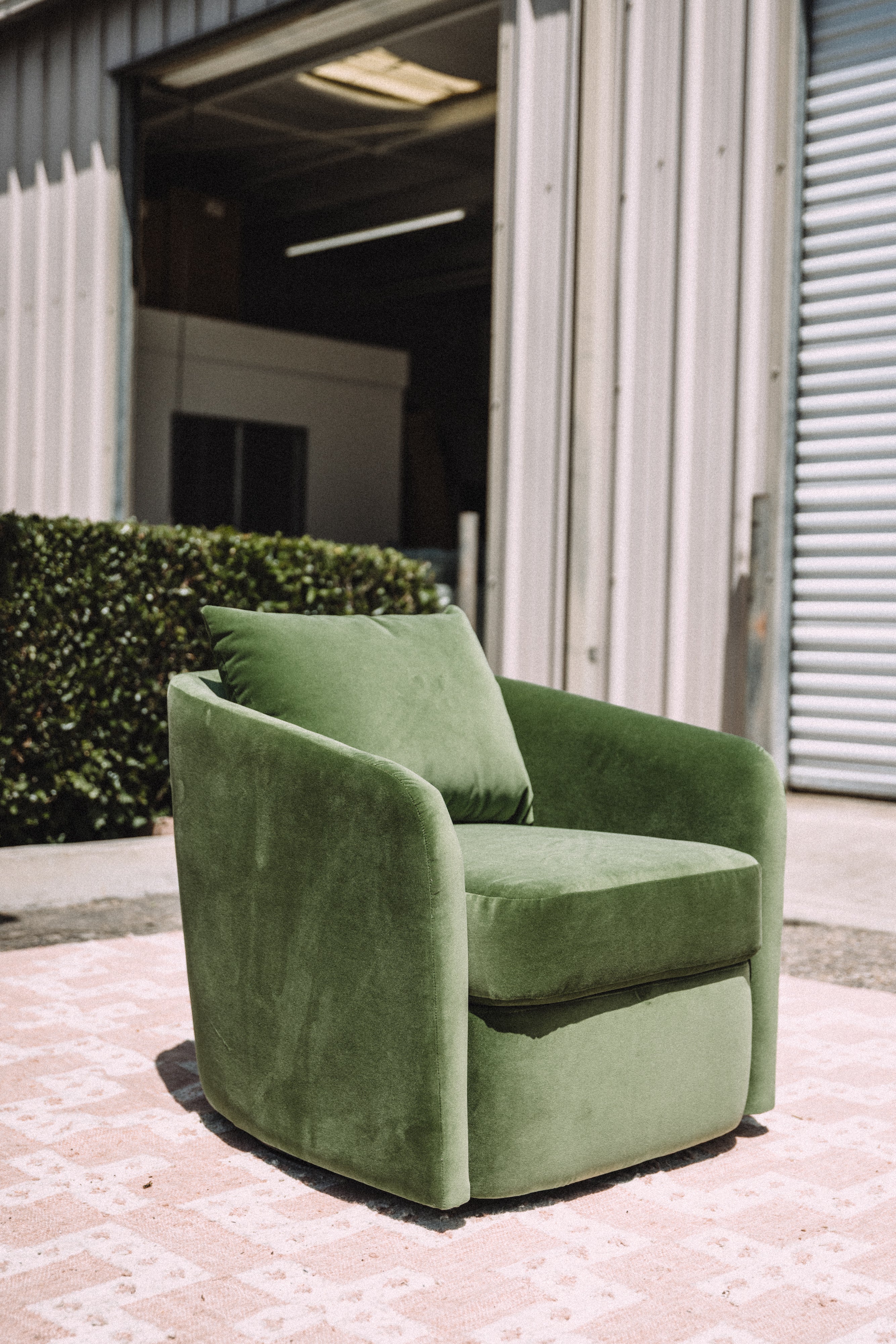 Benchmade Modern Astrid Swivel Chair