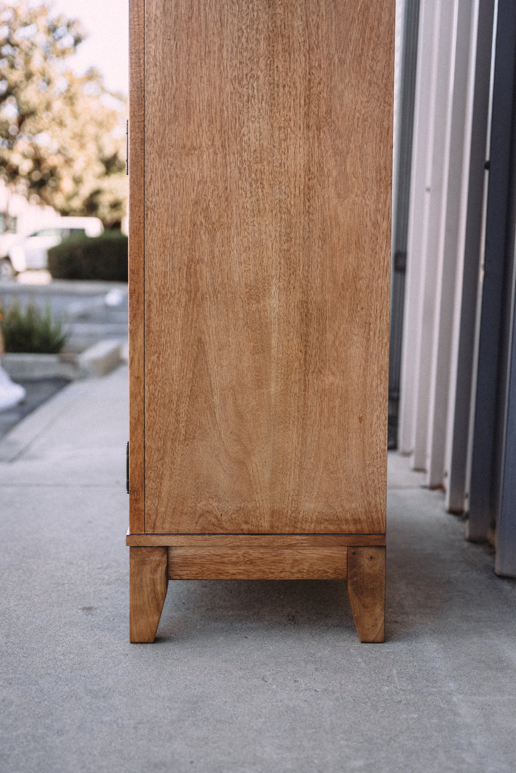 Lola Cabinet